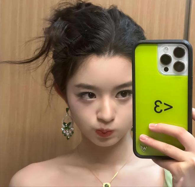 杨钿甜家里的10件稀罕之物瓦力游戏app网友扒出黄(图3)