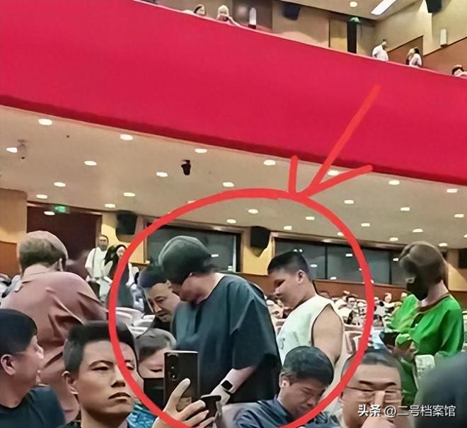 辫被王惠宠成少爷难怪郭麒麟拒当继承人瓦力棋牌游戏10岁郭汾阳戴耳环留小(图4)