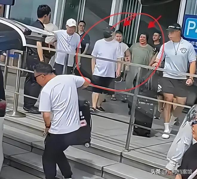 辫被王惠宠成少爷难怪郭麒麟拒当继承人瓦力棋牌游戏10岁郭汾阳戴耳环留小(图6)