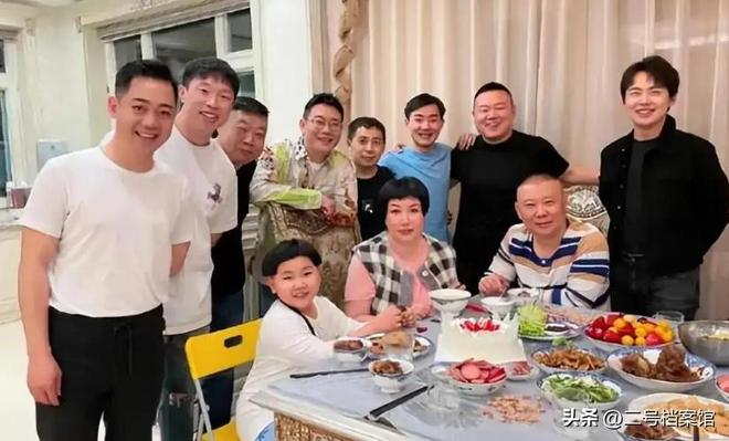 辫被王惠宠成少爷难怪郭麒麟拒当继承人瓦力棋牌游戏10岁郭汾阳戴耳环留小(图8)
