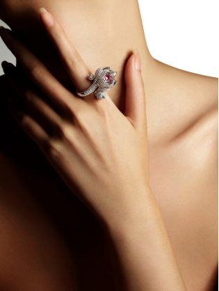 eelin以精妙珠宝之技“艺述”永恒瓦力棋牌试玩摩登复兴 琢艺为宝 Q(图3) eelin以精妙珠宝之技“艺述”永恒瓦力棋牌试玩摩登复兴 琢艺为宝 Q(图3)