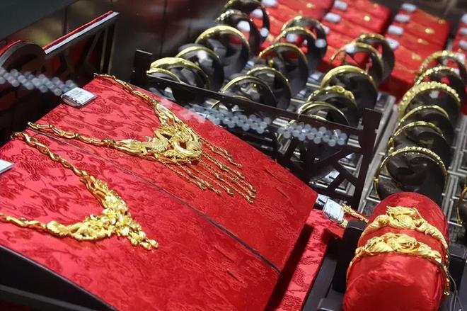 金价翻3倍三金成难题不是不想是结不起瓦力游戏app难怪大家不结婚!5年(图2) 金价翻3倍三金成难题不是不想是结不起瓦力游戏app难怪大家不结婚!5年(图2)