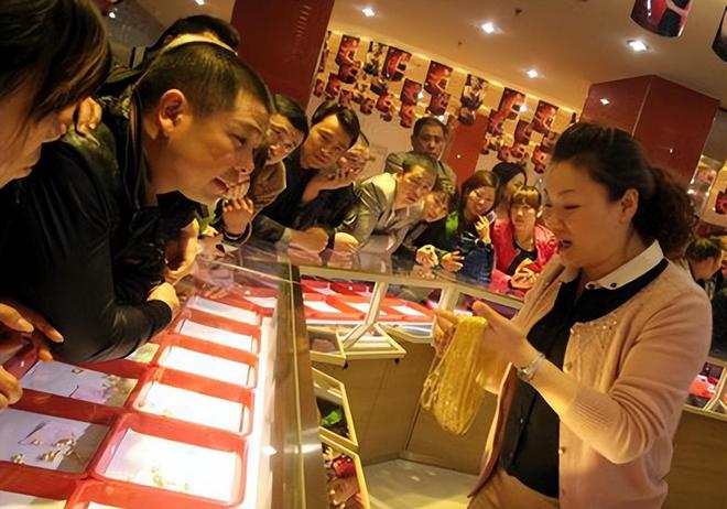 金价翻3倍三金成难题不是不想是结不起瓦力游戏app难怪大家不结婚！5年(图4)