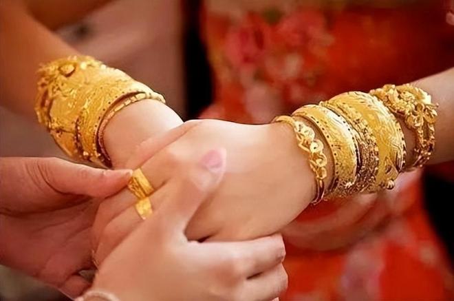 金价翻3倍三金成难题不是不想是结不起瓦力游戏app难怪大家不结婚!5年(图13) 金价翻3倍三金成难题不是不想是结不起瓦力游戏app难怪大家不结婚!5年(图13)