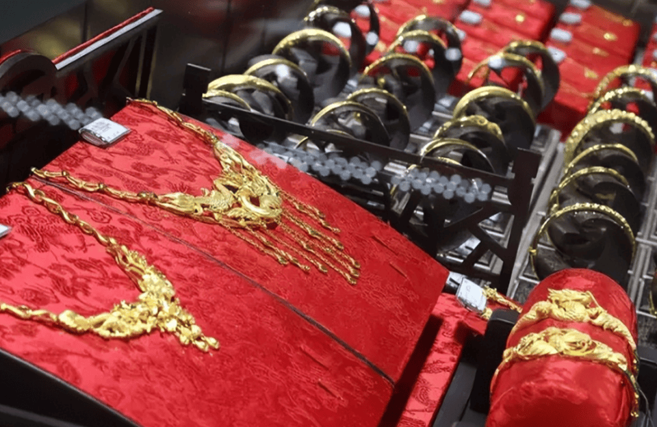 涨3倍三金买不起不是不愿意结婚是真的没钱结瓦力游戏试玩难怪现在都不结婚了!5年金价(图1) 涨3倍三金买不起不是不愿意结婚是真的没钱结瓦力游戏试玩难怪现在都不结婚了!5年金价(图1)