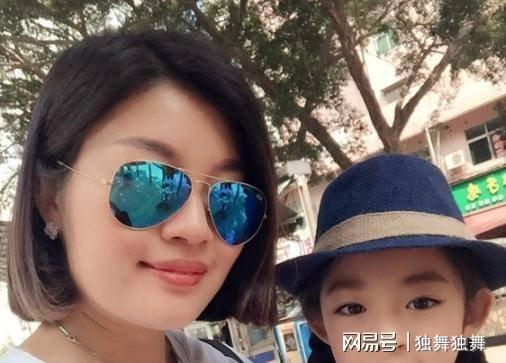 却栽了公众眼睛比摄像头还亮瓦力棋牌耳环不